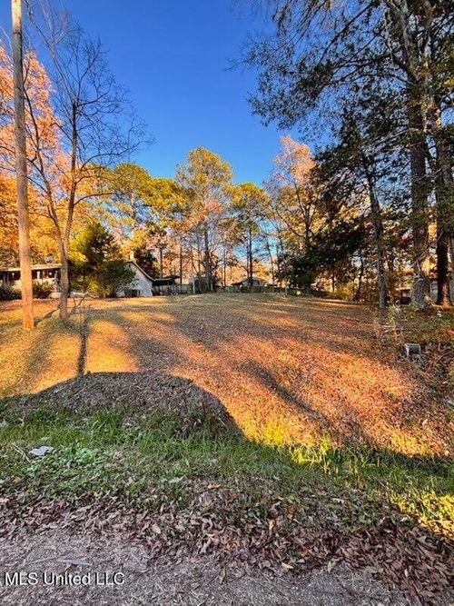 130 Hemlock Dr, Richland, MS, 39218-9714 | Card Image