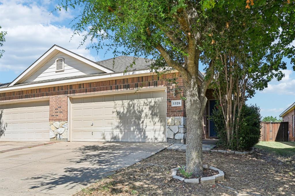 Piedmont Dr, Mansfield, TX 76063