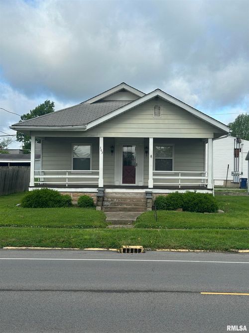 303 S Main St, Pinckneyville, IL, 62274-1451 | Card Image