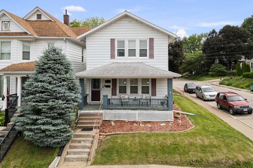 518 W 4th St, Muscatine, IA, 52761-3124 | Card Image