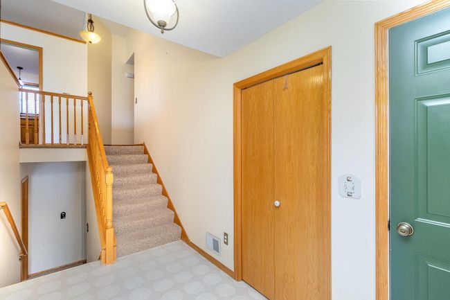 10 x 8 foyer has side window bench & entry closet! | Image 4
