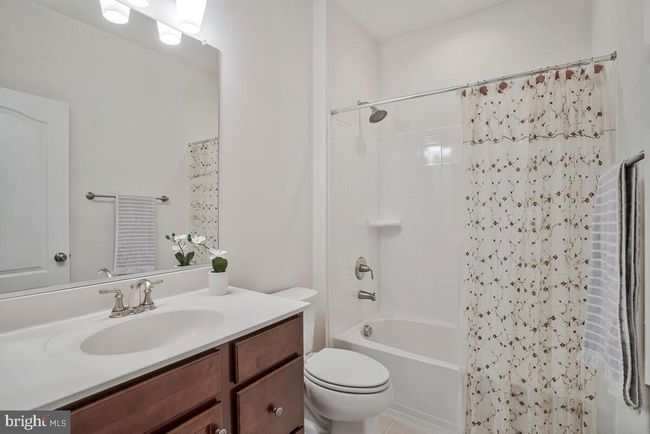 42523 Benfold Sq, Townhouse with 3 bedrooms, 3 bathrooms and null parking in BRAMBLETON VA | Image 7
