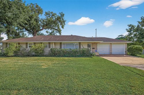 10005 Hazelhurst Dr, Houston, TX, 77080-7507 | Card Image