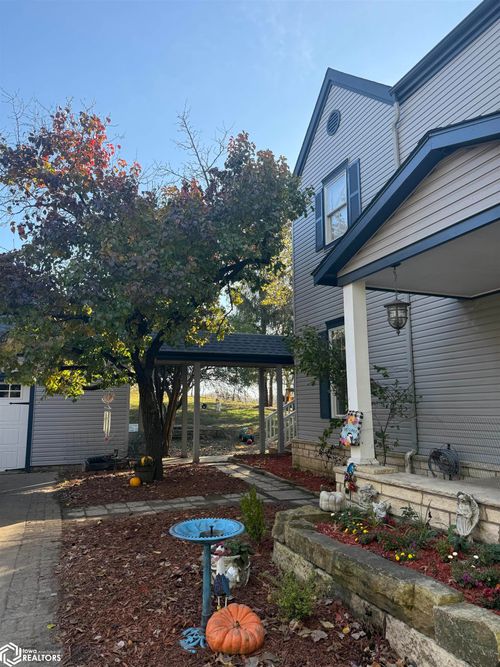 2008 Libertyville Rd, Fairfield, IA, 52556-8801 | Card Image