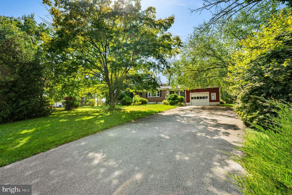 Lee Ave, Spring City, PA 19475