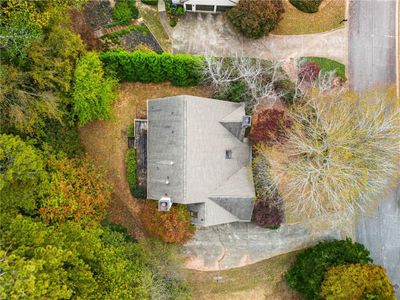 365 Log House Court, House other with 4 bedrooms, 3 bathrooms and null parking in Roswell GA | Image 2