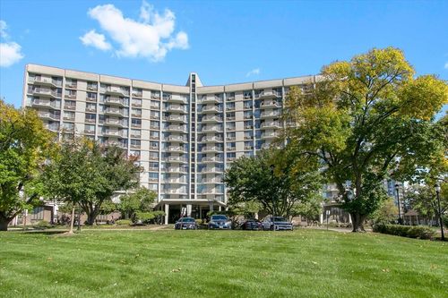 12h-20 N Tower Rd, Oak Brook, IL, 60523-1142 | Card Image