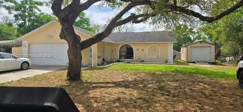 7198 Maple Dr, WEEKI WACHEE, FL, 34607-1831 | Card Image