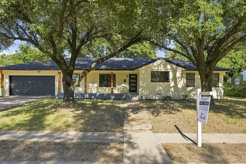 802 Ranier Cir, Garland, TX, 75041-3320 | Card Image