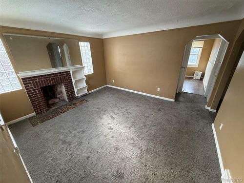 7819 Minock St, Detroit, MI, 48228-4516 | Card Image