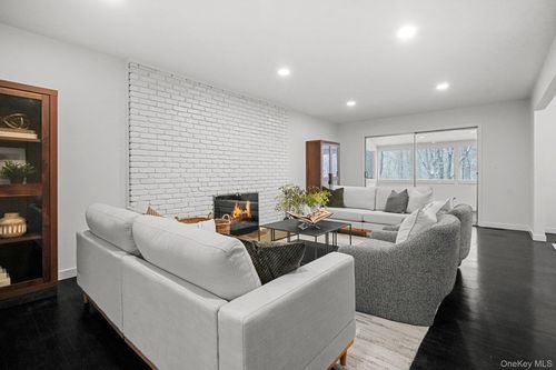 29 Meadow Ln, Chappaqua, NY, 10514-2530 | Card Image