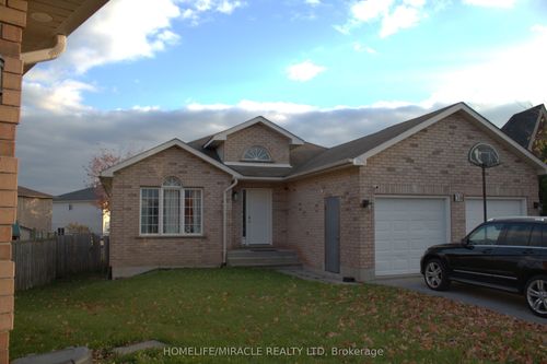 38 Dunsmore Lane, Barrie, ON, L4M7A1 | Card Image