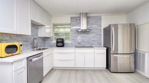 316-5538 Holly St, Houston, TX, 77081-7438 | Card Image