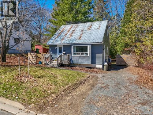 683 Hanson St, Fredericton, NB, E3B4A1 | Card Image