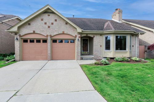 22560 Van St, Saint Clair Shores, MI, 48081-2499 | Card Image