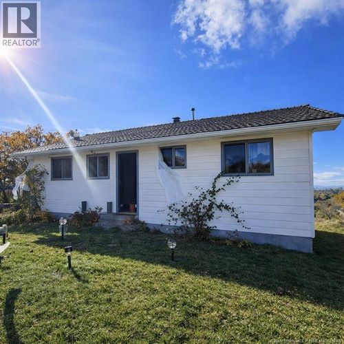 402 Varrily St, Bathurst, NB, E2A2P1 | Card Image