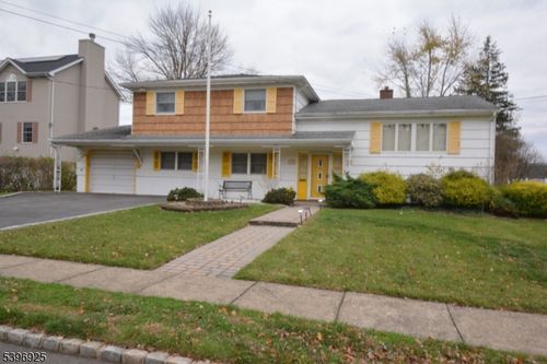 18 Summit Ct, Westfield, NJ, 07090-2832 | Card Image