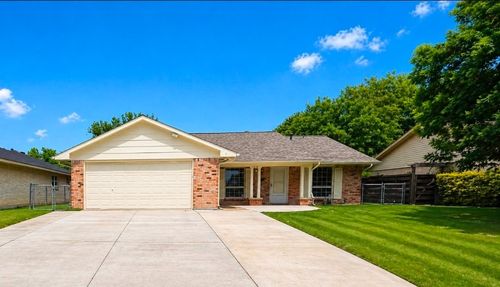 614 W Grenoble Dr, Grand Prairie, TX, 75052-5056 | Card Image