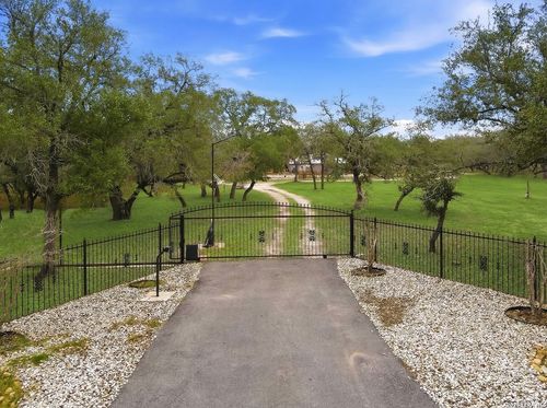 561 County Road 785, Natalia, TX, 78059-2062 | Card Image