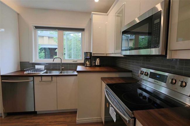11 Belton Rd, House other with 3 bedrooms, 2 bathrooms and 3 parking in North York ON | Image 4