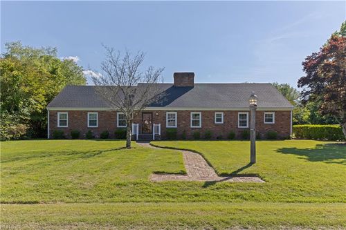 305 Robinhood Rd, Franklin, VA, 23851-2721 | Card Image