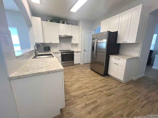 9003 Meridian Oak Ln, House other with 3 bedrooms, 2 bathrooms and null parking in Austin TX | Image 4