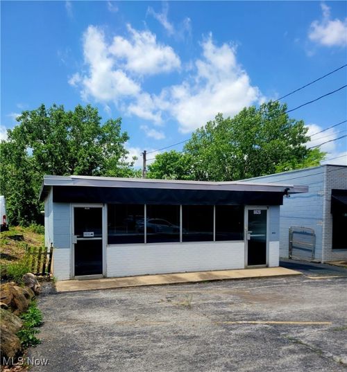 6626 Engle Rd, Middleburg Heights, OH, 44130-7906 | Card Image