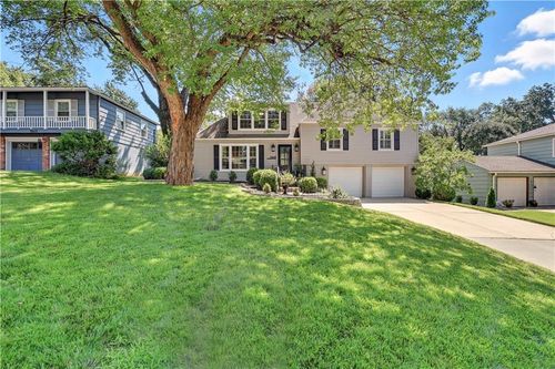 7619 Chadwick St, Prairie Village, KS, 66208-3950 | Card Image