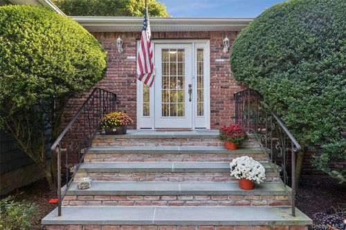 39 Cozine Rd, Center Moriches, NY, 11934-1201 | Card Image