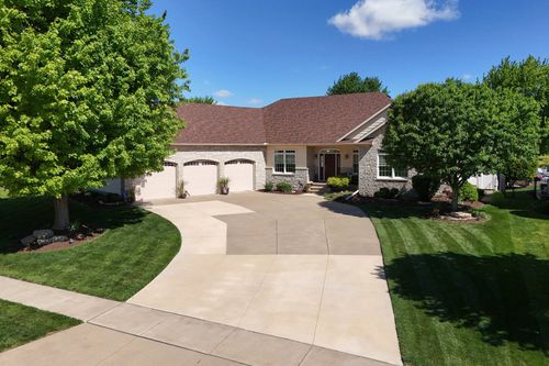 920 Rustic View Ct, Eldridge, IA, 52748-9314 | Card Image