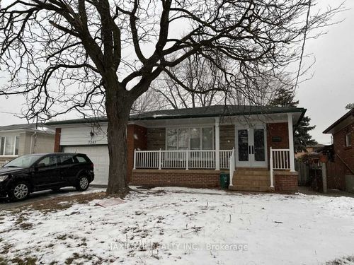 7287 Dellaport Dr, Mississauga, ON, L4T2Y4 | Card Image