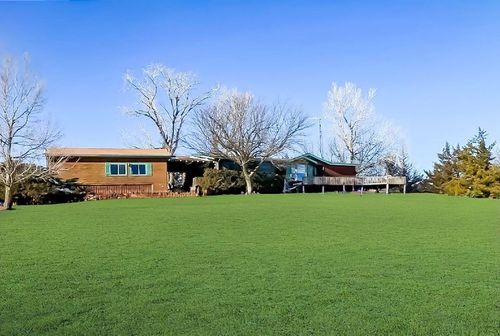 9 Nw Indian Rd W, Medicine Lodge, KS, 67104-8339 | Card Image