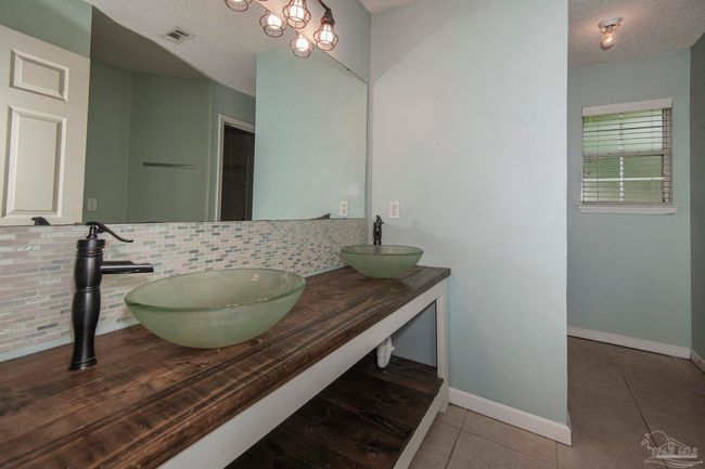 10091 Hillview Dr, House other with 3 bedrooms, 2 bathrooms and 2 parking in Pensacola FL | Image 12