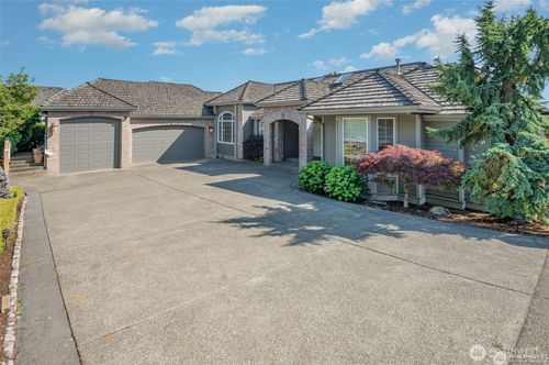 15423 Se 58th St, Bellevue, WA, 98006-5365 | Card Image