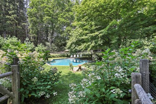 160 Barnegat Rd, Pound Ridge, NY, 10576-2117 | Card Image