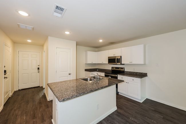 1304 N Brazos Ave, House other with 3 bedrooms, 2 bathrooms and null parking in Cleburne TX | Image 7