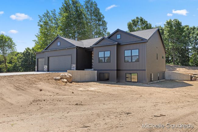 3551 Leaf Ln, House other with 3 bedrooms, 3 bathrooms and null parking in Freeport MI | Image 4