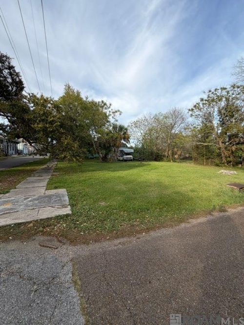 5301 Royal St, New Orleans, LA, 70117-3749 | Card Image