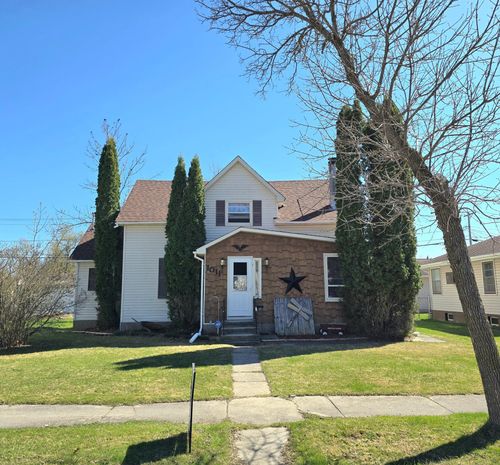 1011 10th St, International Falls, MN, 56649-2845 | Card Image