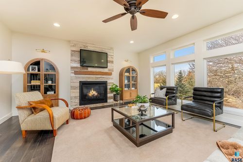 9004 E Black Walnut Cir, Sioux Falls, SD, 57110-7573 | Card Image