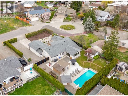 664 Berk Crt, Kelowna, BC, V1W1T9 | Card Image