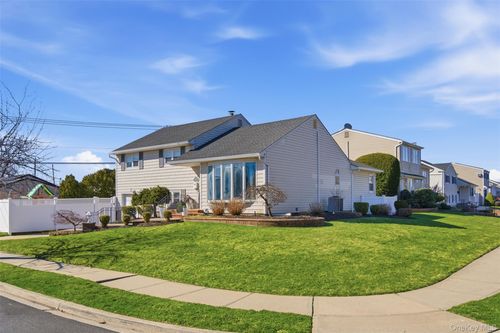 45 Amherst Dr, Massapequa, NY, 11758-1709 | Card Image