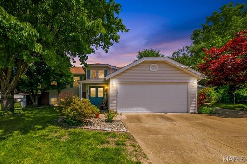 2425 Farnham Ct, Florissant, MO, 63033-1725 | Card Image