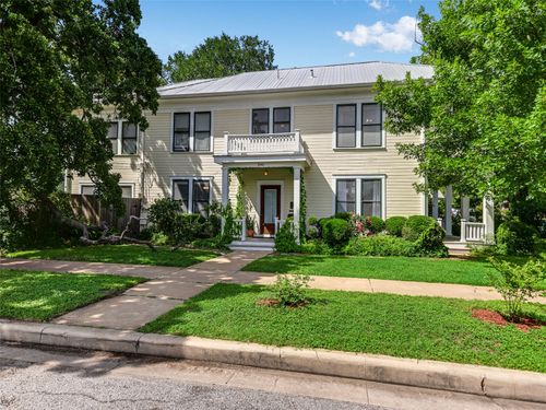 200 W 40th Street, Austin, TX, 78751 | Card Image