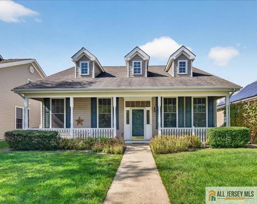4 Spraul Ln, Cranbury, NJ, 08512-2744 | Card Image