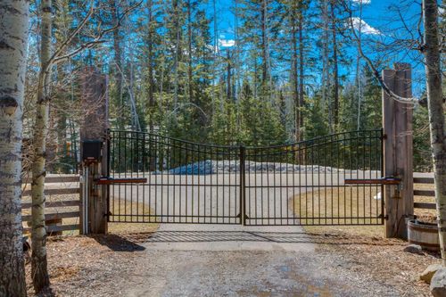 20 Mountain View Pk, Bragg Creek, AB, T0L0K0 | Card Image