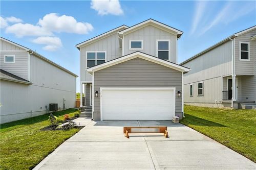 713 Glenn Ln, Kansas City, MO, 64152 | Card Image