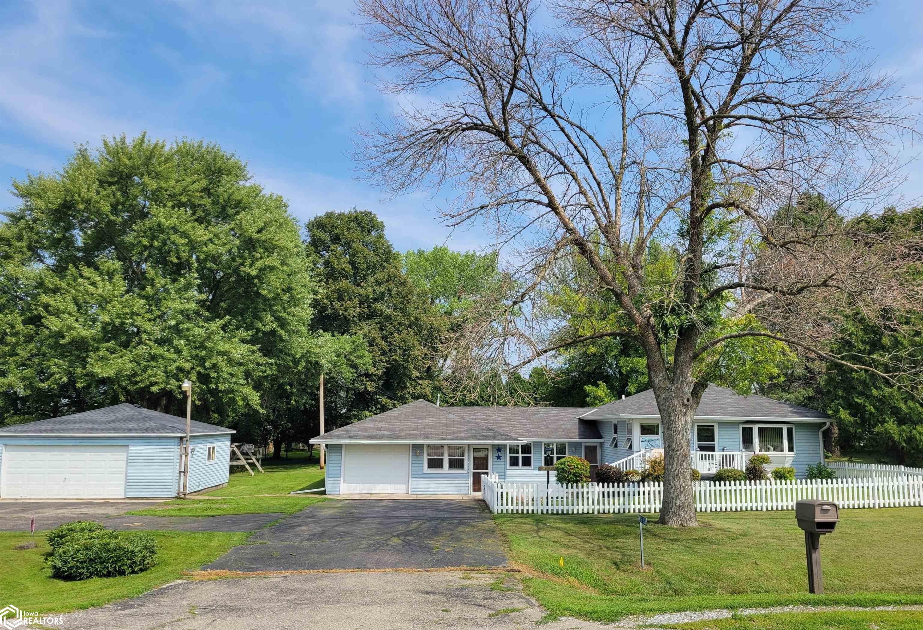 245th St, Mason City, IA 50401