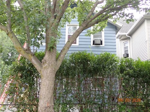 699 Smith St, Rochester, NY, 14606-1044 | Card Image