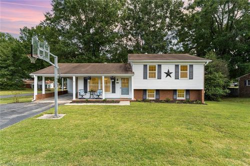 109 N 13th Ave, Mayodan, NC, 27027-2121 | Card Image